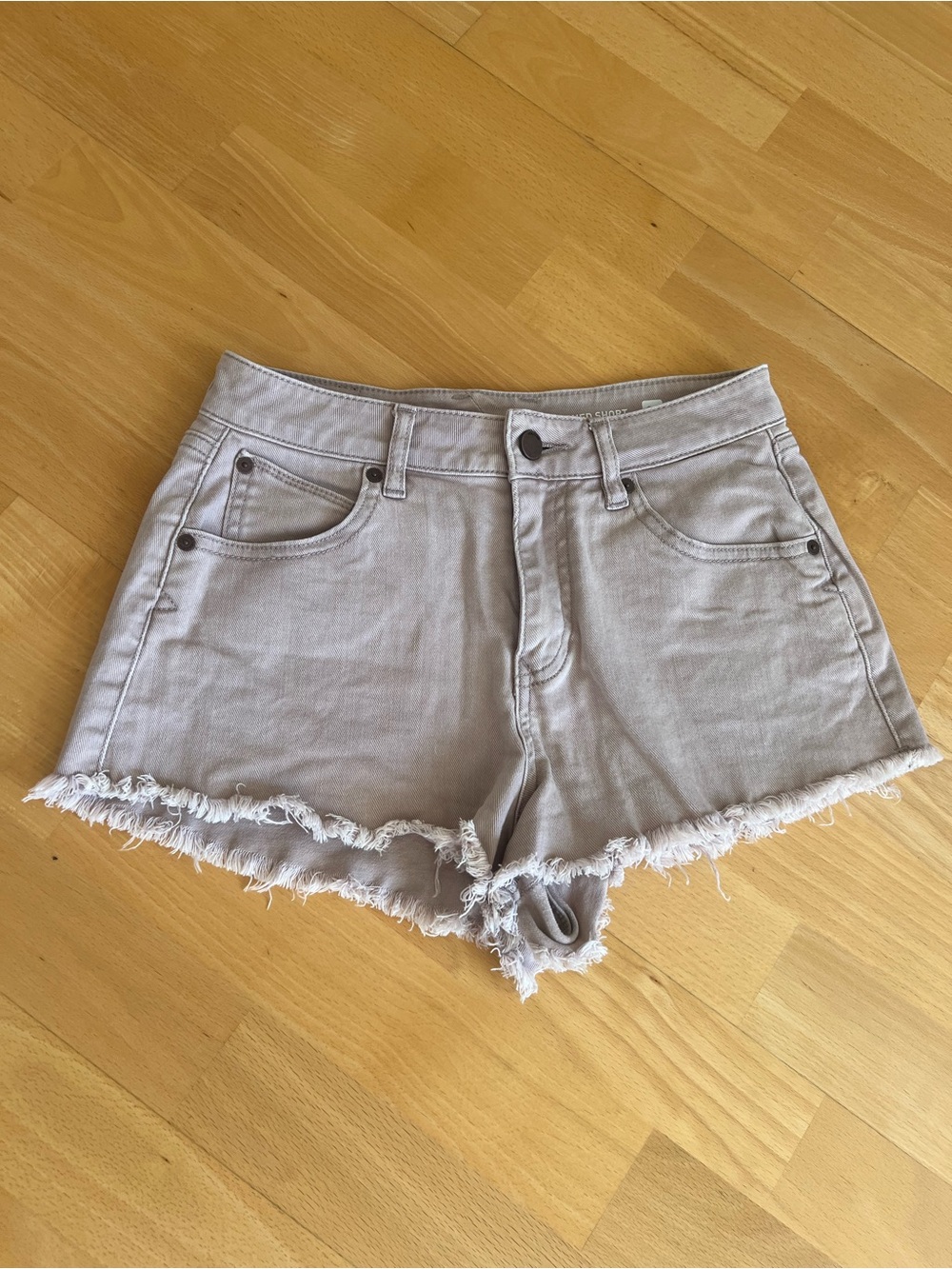 Women’s Frayed Hem Denim Shorts - Light Gray